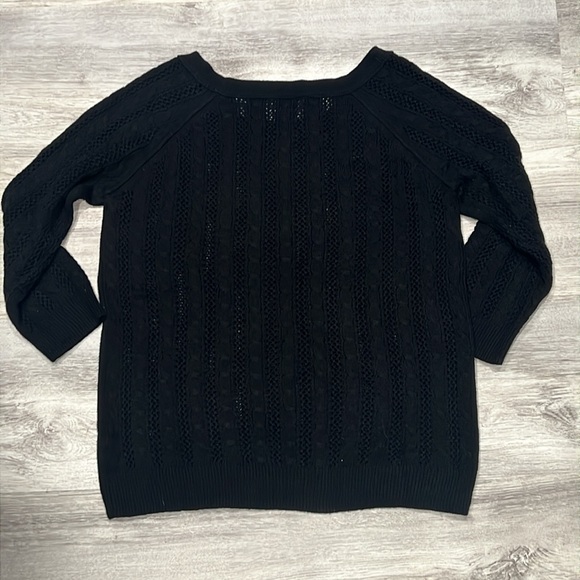 American Eagle Outfitters Black 3/4 Sleeve Crew Neck Knit Sweater - Picture 3 of 3